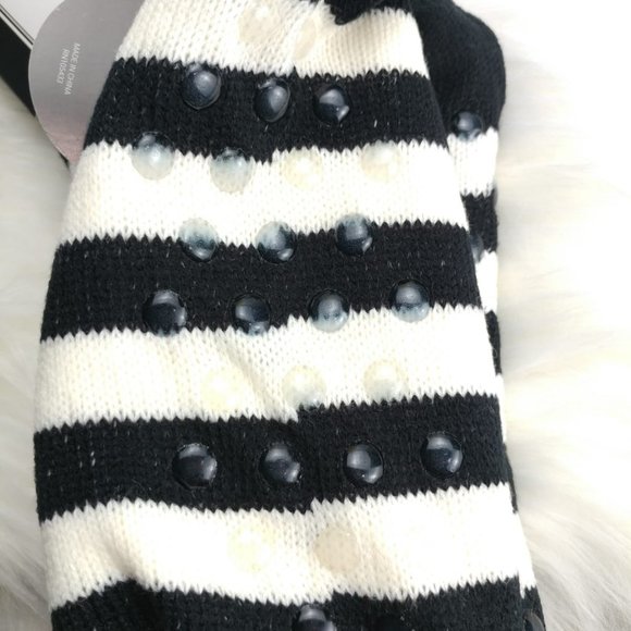 Non-Skid Winter Socks - Picture 3 of 3